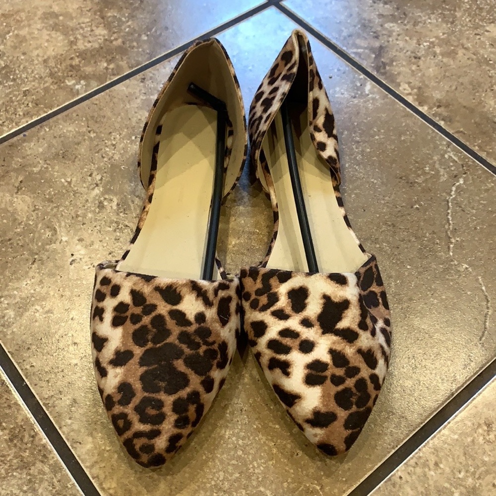 Size 7.5 Leopard flats